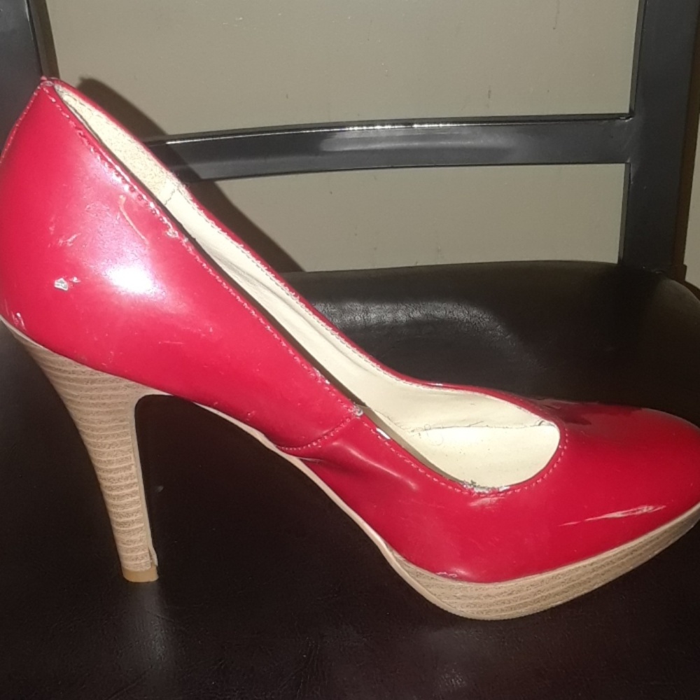 Red pumps - Picture 7 of 7
